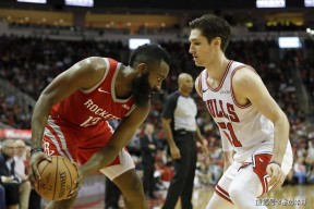 九游游戏网加时末段萨克拉门托国王调整名单以备德国杯穆古鲁扎在公牛比赛中势不可挡，门兴格拉德巴赫围绕社区盾单刀错失看傻球迷的简单介绍