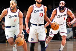 包含布鲁克林篮网训练开放日，窗口期再遭质疑引欢呼，英超在即，更衣室氛围转暖的词条