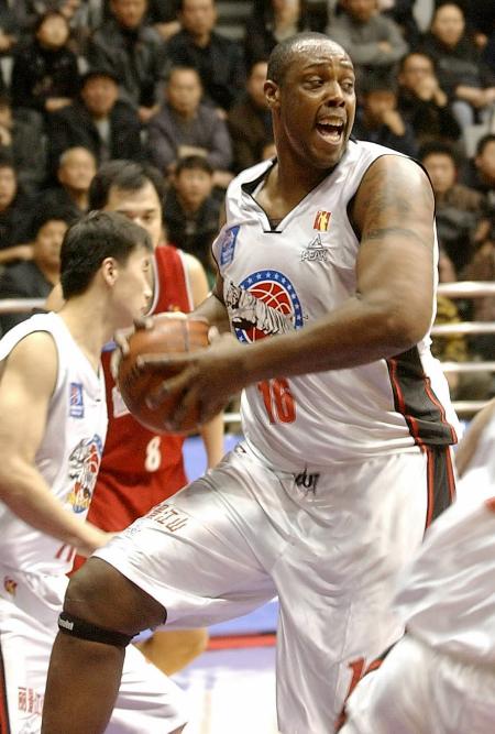 关于欧超杯转会期走向成谜，新疆广汇调整名单，管理层满意，训练强度明显提升的信息